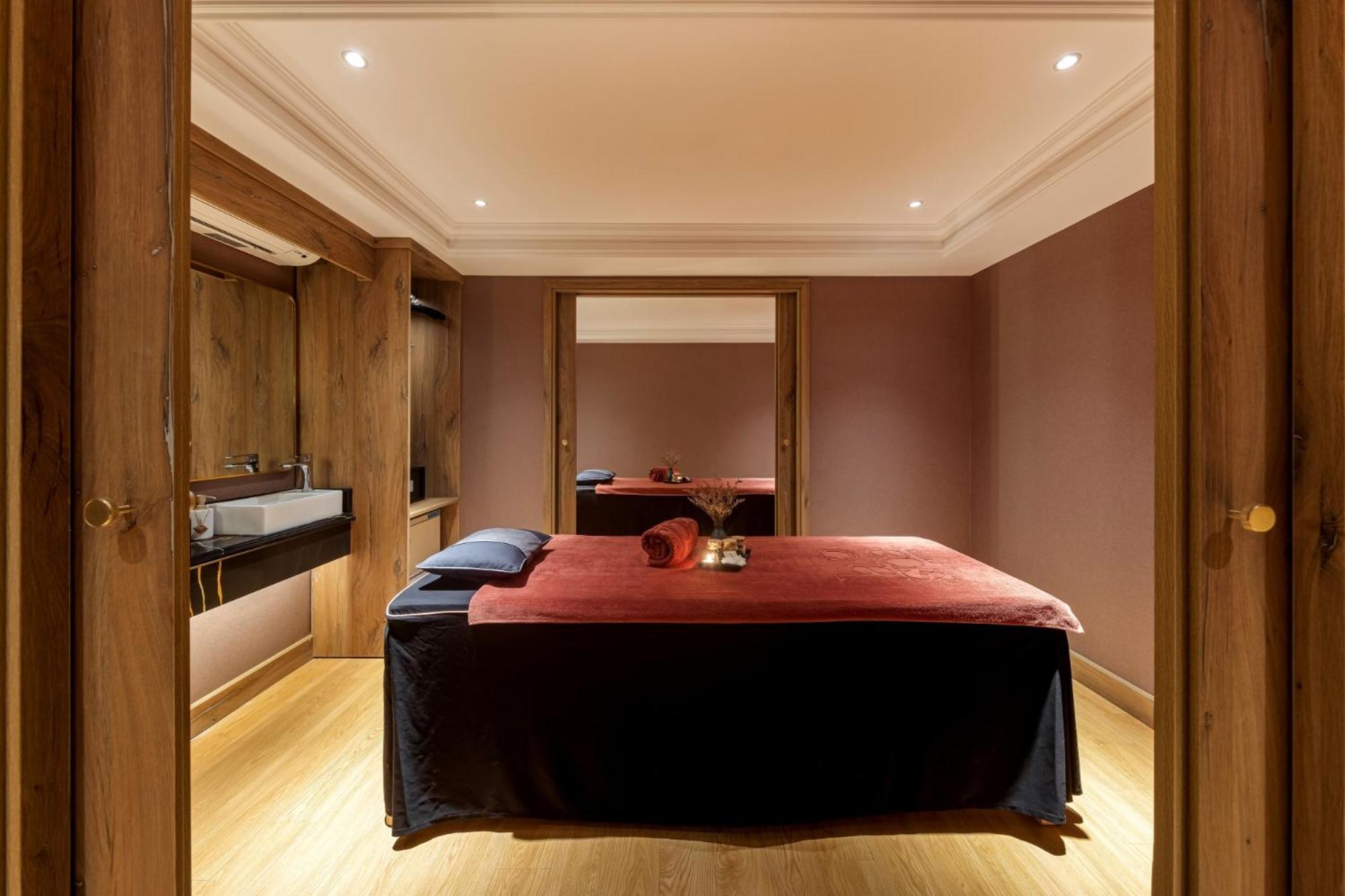 La Siesta Classic Hang Thung Hanoi Exterior foto A treatment room at The Dorchester