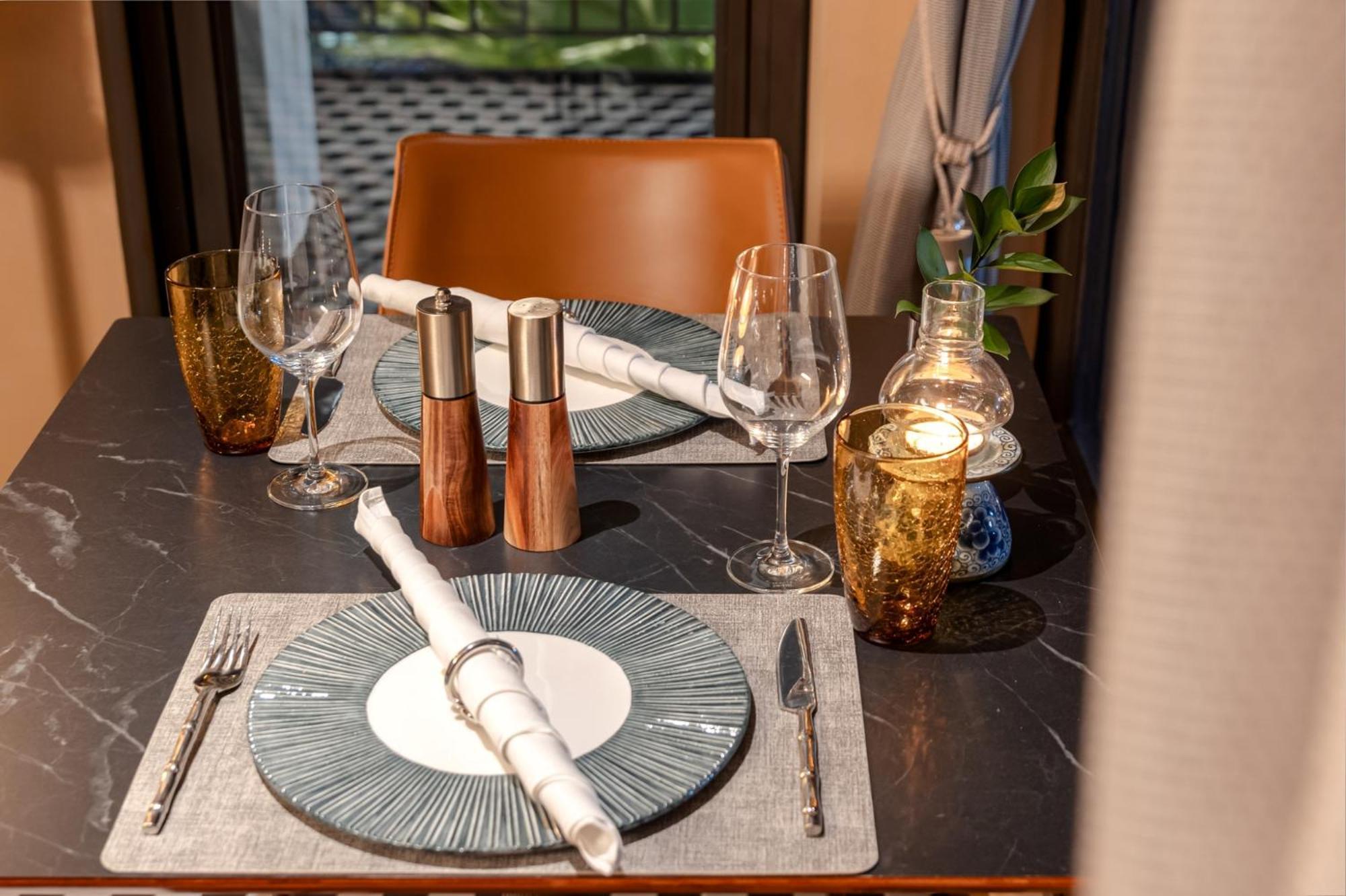 La Siesta Classic Hang Thung Hanoi Exterior foto A place setting